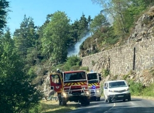 Un incendie entre Le Chambon-sur-Lignon et Tence le long de la voie ferrée