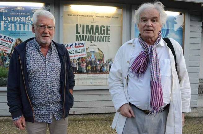 Alain Déléage, président de Ciné-Fête et le journaliste James Burnet mercredi soir devant le Cinéma-Scoop.||