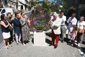 Une sculpture de Bruno Durieux hommage à la terre au carrefour du Chambon-sur-Lignon