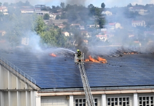 Un incendie se déclare sur la toiture du stade Massot au Puy-en-Velay