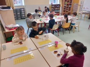 Un petit-déjeuner équilibré pour les écoliers de la maternelle publique d&#039;Yssingeaux
