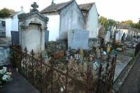 Monistrol-sur-Loire : des prix bradés pour les vieilles stèles et chapelles du cimetière