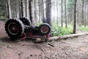Tence : un homme meurt dans un accident de tracteur en forêt