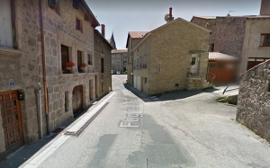 Saint-Didier-en-Velay : il veut démarrer sa voiture en descente et finit contre un mur