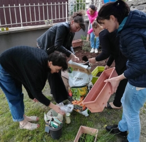 Le Monastier-sur-Gazeille : un atelier bricolage/jardinage en famille au multi-accueil