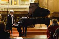 Le pianiste Francesco Attesti a joué pour la bonne cause