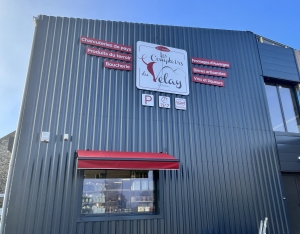 Les Comptoirs du Velay - 180 m2 dedie aux charcuteries artisanales, produits de terroir, fromages d&#039;Auvergne, bieres artisanales, vons et liqueurs