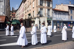 Le Puy-en-Velay : les fêtes mariales rassemblent les catholiques (vidéo)