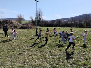 Saint-Germain-Laprade : le rugby, nouvelle matière à l'école du Marronnier