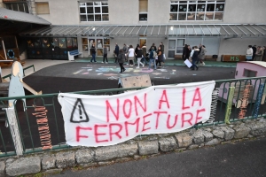 Saint-Germain-Laprade : les parents occupent l&#039;école maternelle du Marronnier
