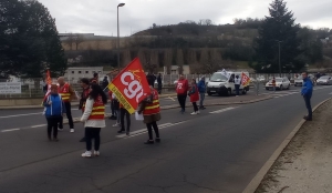 Au Puy-en-Velay, l'intersyndicale s'est mobilisée devant l'hôpital Sainte-Marie