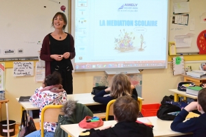 Yssingeaux : l&#039;école Jean-de-la-Fontaine tente la médiation scolaire réalisée par les enfants entre eux