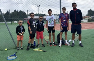 Montfaucon-en-Velay : ils ont anticipé la reprise des cours de tennis