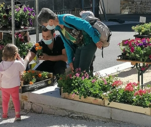 Saint-Pal-de-Mons : un nouveau baby-foot pour les « SympasLoupiots » grâce à la vente de fleurs