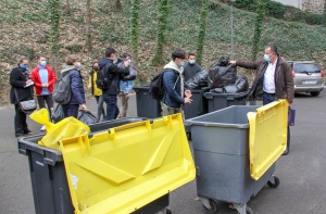 Puy-en-Velay : 900 lycéens collectent 345 kg de déchets en ville