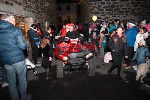 Les Estables : le Père Noël pris d&#039;assaut dans le village