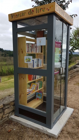 Saint-Pierre-Eynac : une ancienne cabine téléphonique transformée... en boîte à livres
