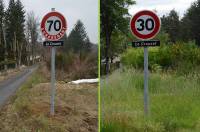 Le panneau limitait la vitesse à 70 km/h sur cette route étroite. Le panneau a depuis été changé.