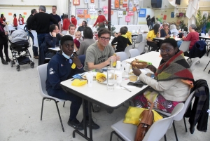 Fête africaine : 800 repas servis à la salle de la Coupe du monde