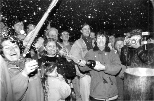 Victoire au champagne en 1994. Crédit Michel Soupet
