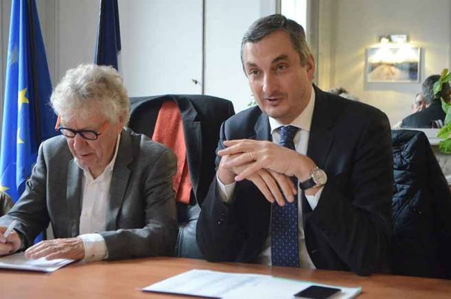 OIivier Cigolotti (à droite), sénateur depuis 2015, est candidat à sa propre succession. Gérard Roche (à gauche) a décidé de se retirer.||