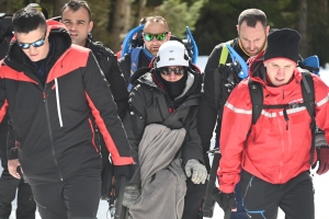 Pour ses 50 ans, dix pompiers lui ont permis de monter au Mont Mézenc