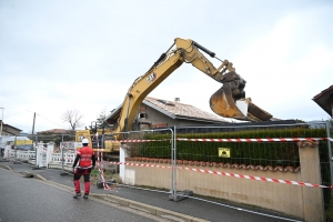 Futur pont de la Loire à Bas-en-Basset : la déconstruction de deux maisons a commencé