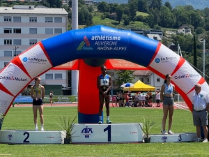 Estelle Raïa sur le podium du 200 m