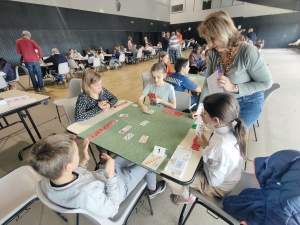 Trois écoles engagées dans un tournoi de bridge à Yssingeaux durant le temps scolaire