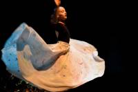 Yssingeaux : Adèle Duportal et sa garde-robe rapprochée sur la scène du théâtre