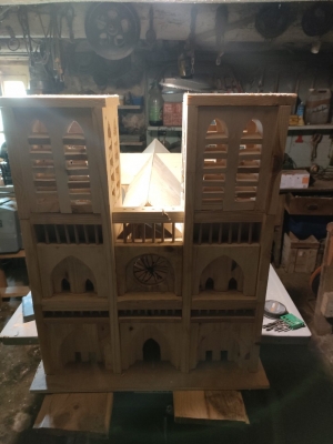 Dunières : après la Tour Eiffel, il réalise une maquette en bois de la cathédrale Notre-Dame de Paris