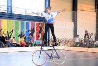 Pont-Salomon : ils dansent ou jouent au foot… sur un vélo (vidéo)