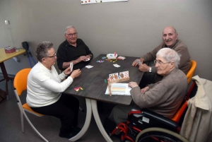 Yssingeaux : les résidents de l&#039;hôpital retrouvent des jeux anciens