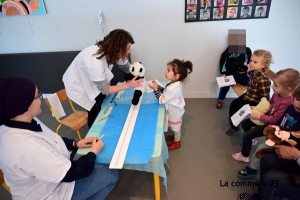 Le Chambon-sur-Lignon : un hôpital de campagne pour nounours à l&#039;école maternelle