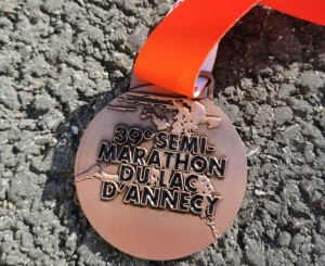Saint-Jeures : cinq « pintades roses » au semi-marathon d’Annecy