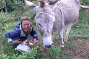 Saint-Front : Adeline Terpo avec un âne de Chik&#039;ânes dans les pas de Stevenson