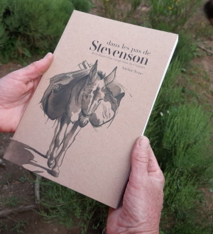 Saint-Front : Adeline Terpo avec un âne de Chik&#039;ânes dans les pas de Stevenson
