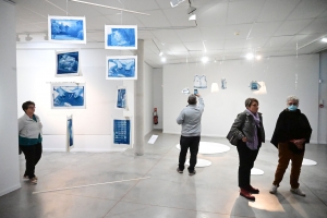 Retournac : au musée des dentelles, une exposition formida...bleue