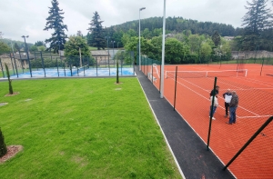 Yssingeaux : trois terrains de tennis et padel livrés à Montbarnier