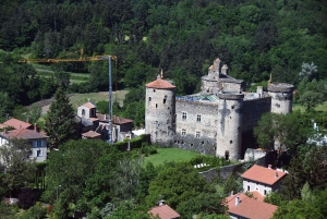 Château de Saint-Vidal : pas de spectacles cet été, un hôtel 5 étoiles pour 2021