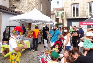 Dimanche, un marché animé dans les rues de Saint-Didier-en-Velay