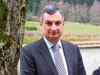 Olivier Cigolotti est sénateur en Haute-Loire, maire de Saint-Romain-Lachalm.||