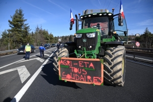 Colère des agriculteurs : à Saint-Ferréol, les voitures filtrées, les camions repoussés