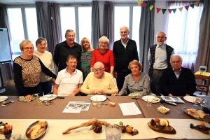 Ancien prof à la Chartreuse et aumônier, le père Jean Bonneville fête ses 100 ans