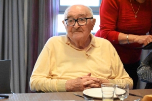 Ancien prof à la Chartreuse et aumônier, le père Jean Bonneville fête ses 100 ans