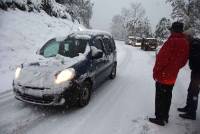 Grazac : la route départementale paralysée après un accident entre un 4x4 et un chasse-neige