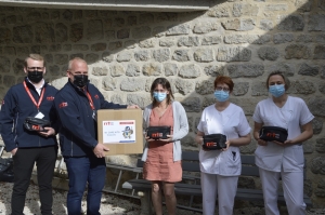 Rapid Relief Team remet des kits de soins au Chambon-sur-Lignon et Saint-Agrève
