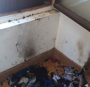 Monistrol-sur-Loire : on leur jette un fumigène dans leur chambre, les rideaux prennent feu
