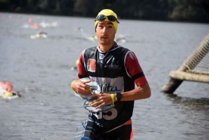 Nicolas Gonon a marché sur le swimrun du lac de Devesset