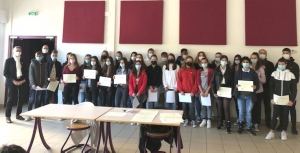 Le Chambon-sur-Lignon : les élèves en réussite au collège public